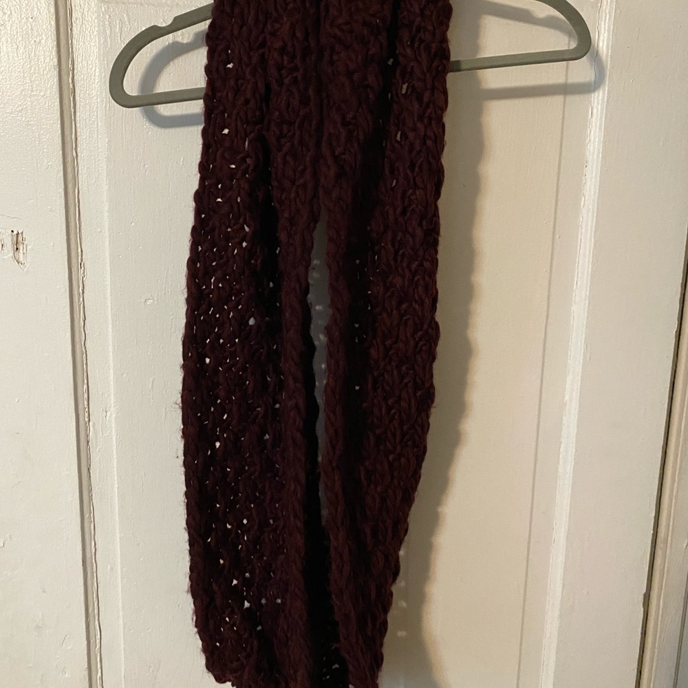 One size old navy knit infinity scarf